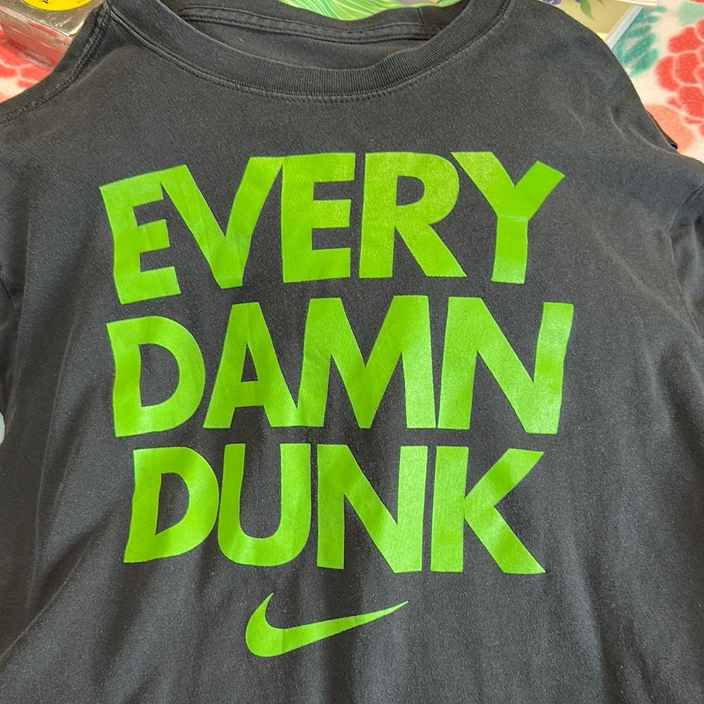 Nike Men’s Large T-shirt.  Previously Worn.  Good Condition.